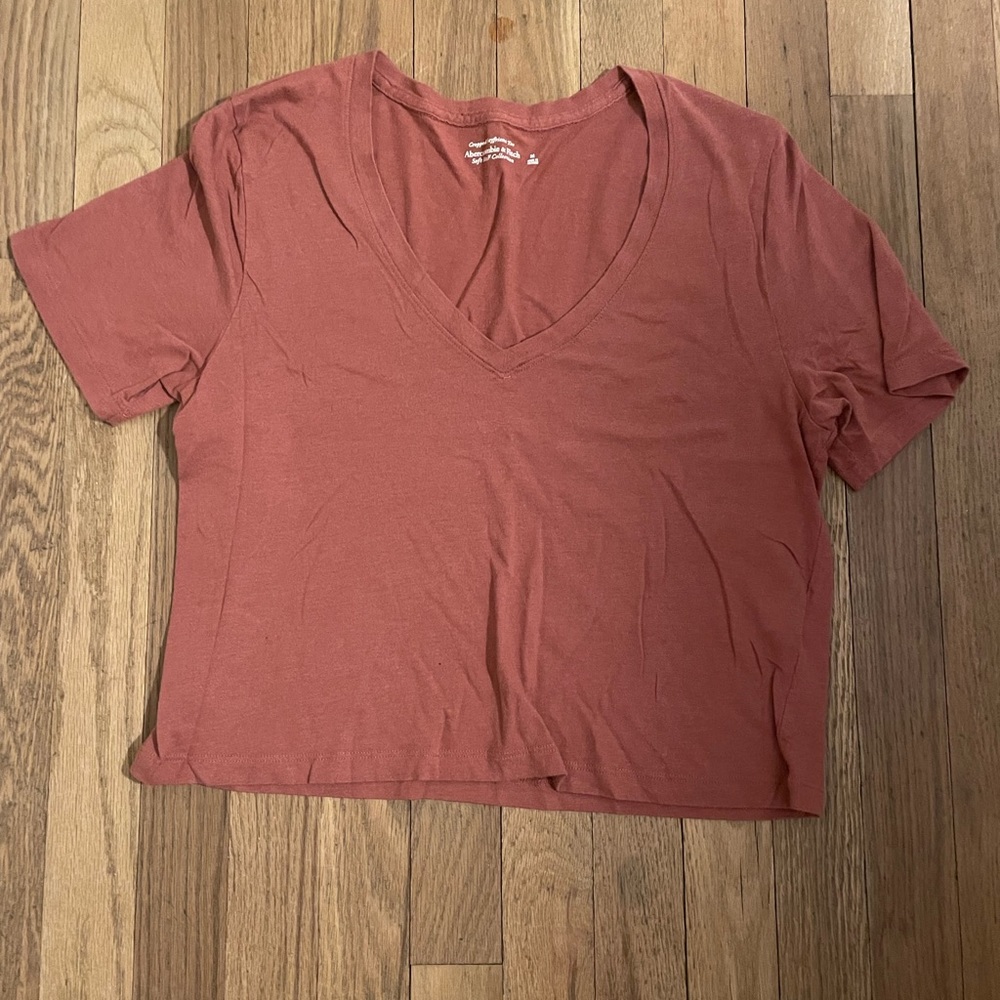 Abercrombie rust cropped v neck size m